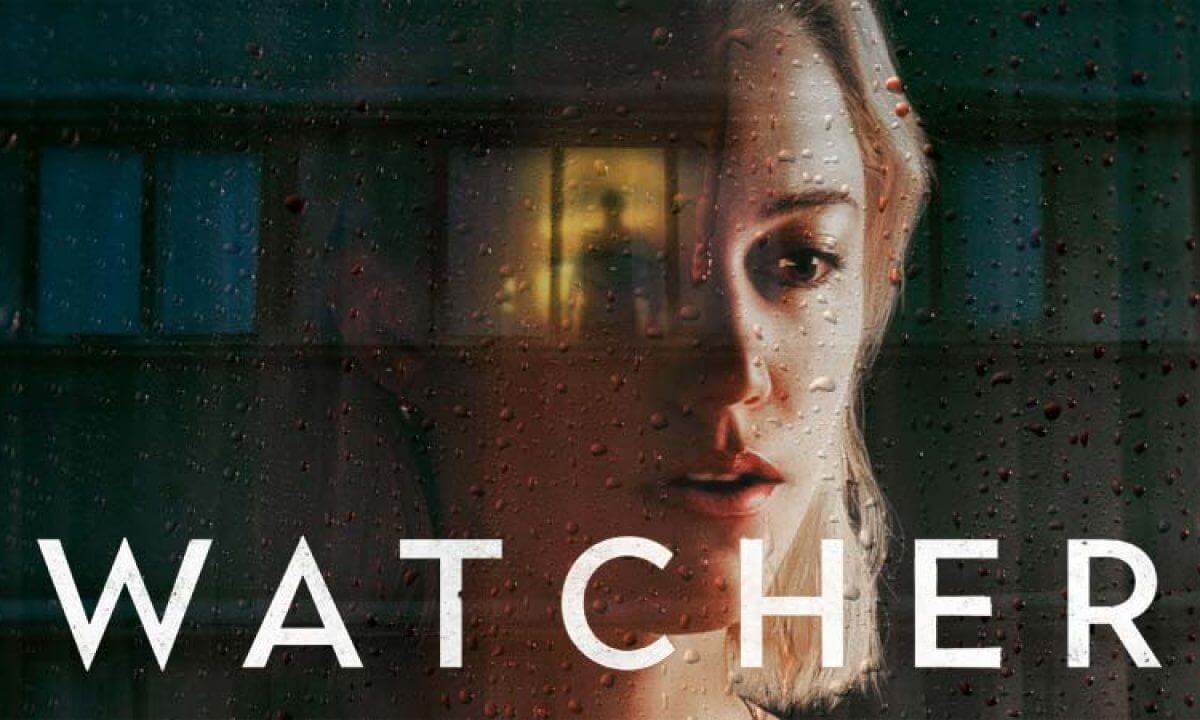 watcher-2022-review-horror-movie-Maika Monroe