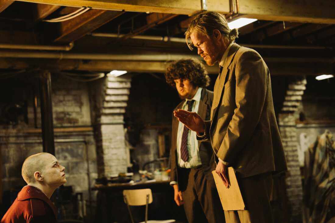 bugonia-「ブゴニア」映画ネタバレ感想-ヨルゴス・ランティモス監督とエマ・ストーンのタッグが生む誘拐スリラー